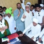 A woman gave birth to a child at the district hospital gate; BKU members created a ruckus at the CMO office. IMAGE CREDIT TO किसान यूनियन