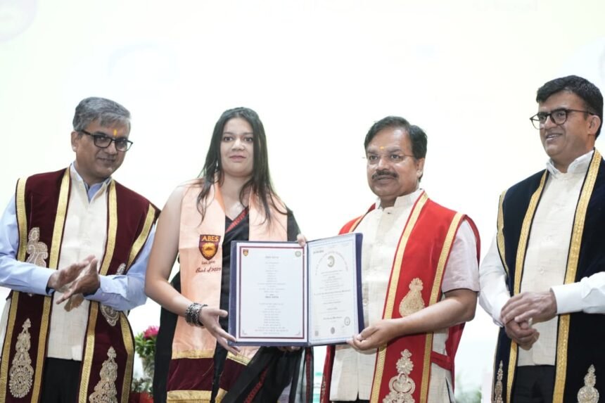 Grand convocation ceremony of ABES, over 1600 students awarded degrees, package of 60 lakh becomes the highlight IMAGE CREDIT TO इंस्टीट्यूट