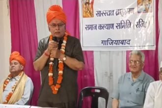 A pledge of social service echoed in Pratap Vihar: Newly elected office bearers of the Saraswat community took oath. IMAGE CREDIT TO रिपोर्टर