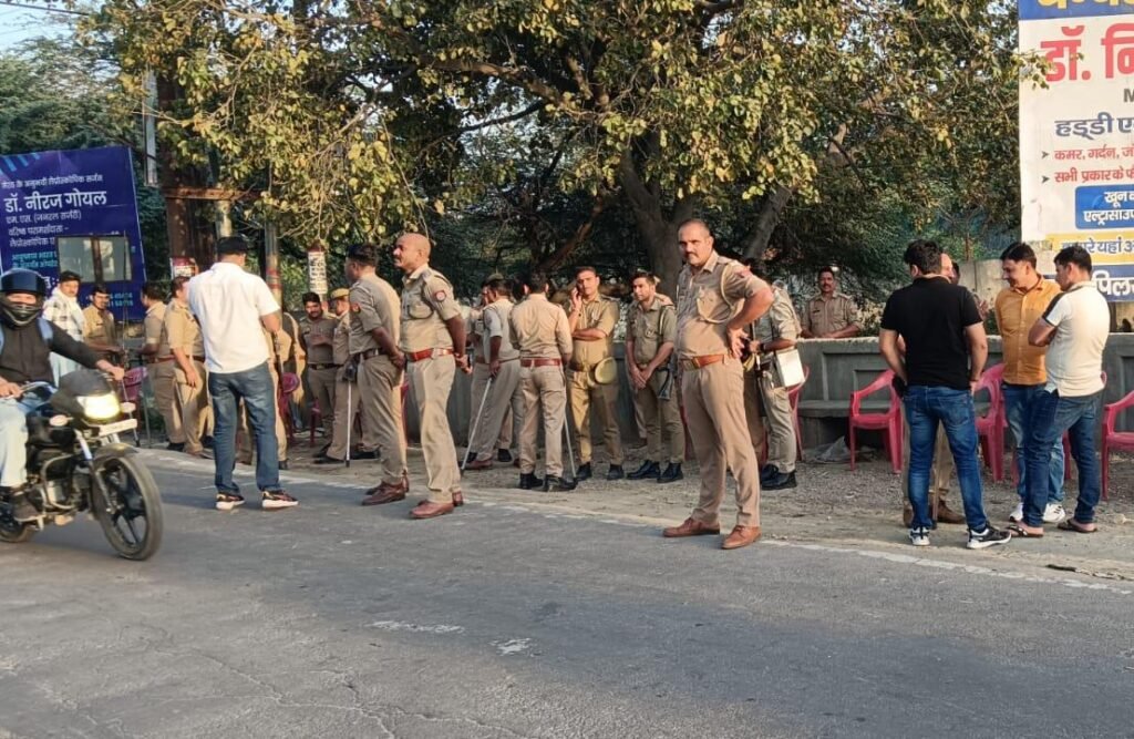 हिरासत से भागने के दौरान घायल युवक की मौत, गांव में तनाव, भारी पुलिस बल की मौजूदगी में हुआ अंतिम संस्कार 2 WhatsApp Image 2026 04 12 at 8.08.37 PM 1