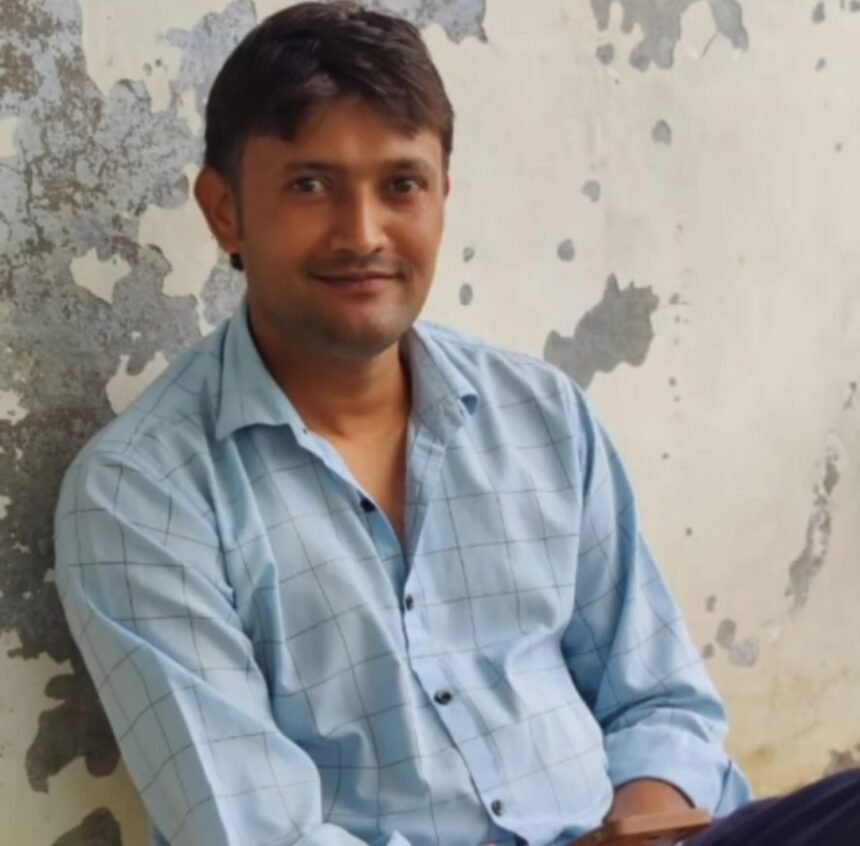 A young man who was injured while attempting to escape from custody has died. Tension has spread in the village, and the last rites were performed under heavy police presence. IMAGE CREDIT TO अमित चौधरी प्रोफाइल फोटो व रिपोर्टर