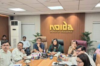A major meeting was held in Noida regarding industrial peace and workers’ interests, and strict instructions were issued. IMAGE CREDIT TO INFORMATION DEPARTMENT