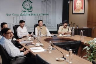 An initiative was taken to improve coordination between workers and factory owners; an important meeting was held at the Greater Noida Authority involving the administration, police, and industrial organizations. IMAGE CREDIT TO AUTHORITY