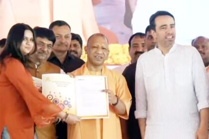 Yogi Adityanath inaugurated and laid the foundation stone of projects worth ₹951 crore in Muzaffarnagar; appointment letters were also distributed to youth. IMAGE CREDIT TO INFORMATION DEPARTMENT