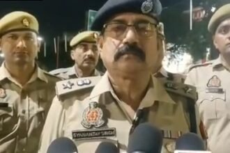 Severe road accident: 6 people died and 7 were injured after a collision between a wedding bus and a canter truck, causing chaos and panic. IMAGE CREDIT TO पुलिस