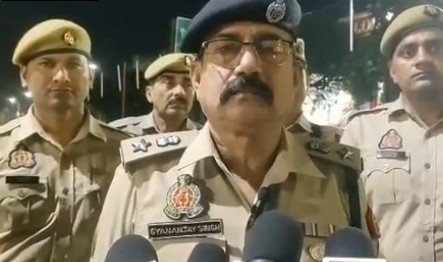 Severe road accident: 6 people died and 7 were injured after a collision between a wedding bus and a canter truck, causing chaos and panic. IMAGE CREDIT TO पुलिस