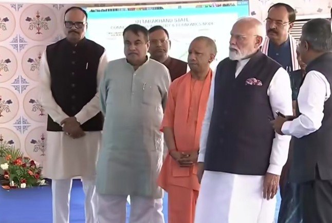 सहारनपुर में ऐतिहासिक स्वागत, प्रधानमंत्री मोदी के रोड शो में उमड़ी भारी भीड़ 3 WhatsApp Image 2026 04 14 at 7.07.26 PM