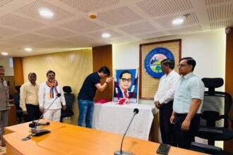 On the occasion of the 35th birth anniversary of Bhimrao Ramji Ambedkar, officials at the municipal corporation offered floral tributes to his portrait. IMAGE CREDIT TO NAGAR NIGAM