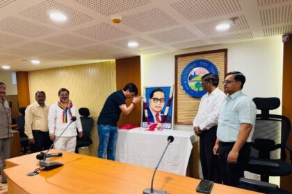 On the occasion of the 35th birth anniversary of Bhimrao Ramji Ambedkar, officials at the municipal corporation offered floral tributes to his portrait. IMAGE CREDIT TO NAGAR NIGAM