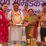Minister Asim Arun presented the “Excellence in Medical Education and Services Award” to Santosh Medical College and Hospital in village Aurangabad Gadana. IMAGE CREDIT TO संतोष हॉस्पिटल