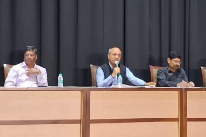 An interim increase in minimum wages has provided relief to workers, with the new rates coming into effect from April 1, 2026. IMAGE CREDIT TO सूचना विभाग