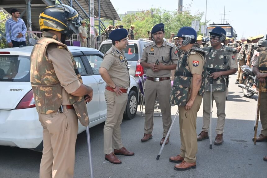 After unrest by workers, Ghaziabad Police on alert; Additional CP Rajkaran inspected the Chhijarsi Cut. IMAGE CREDIT TO POLICE