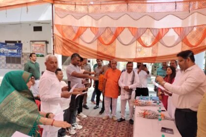 Niwari and Patla Nagar Panchayat nominated councilors took oath of office and confidentiality. IMAGE CREDIT TO REPORTER