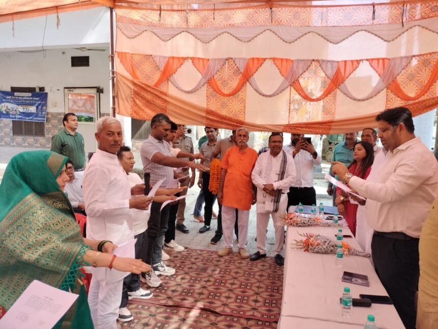 Niwari and Patla Nagar Panchayat nominated councilors took oath of office and confidentiality. IMAGE CREDIT TO REPORTER