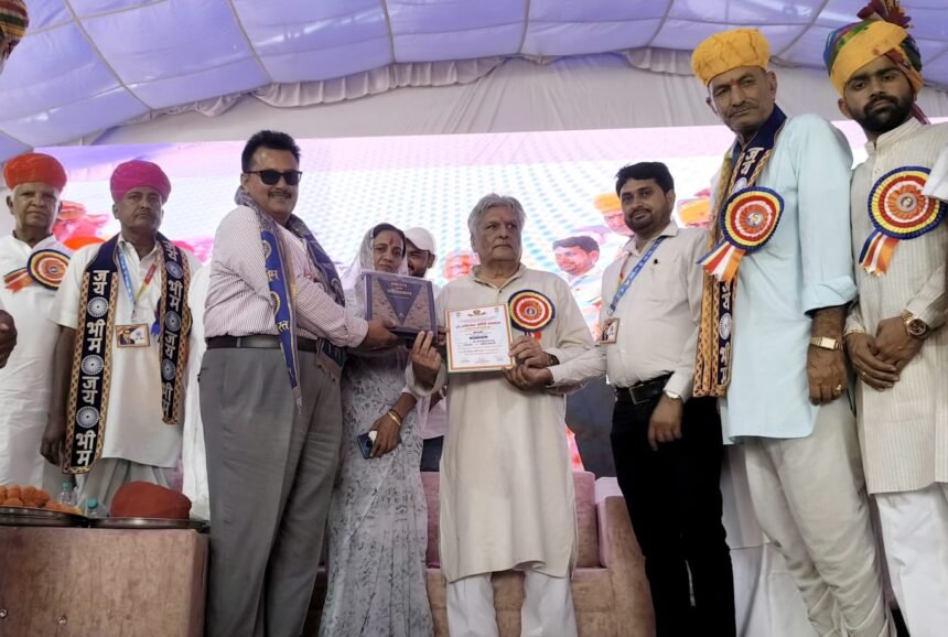 Senior journalist Rohitashv Kumar Verma from Muzaffarnagar was honored in Rajasthan. IMAGE CREDIT TO REPORTER