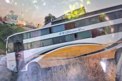 A tourist bus went off a highway and fell into a ditch; a major accident was narrowly avoided, and around half a dozen people were injured. IMAGE CREDIT TO REPORTER