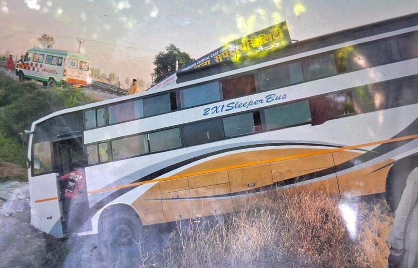 A tourist bus went off a highway and fell into a ditch; a major accident was narrowly avoided, and around half a dozen people were injured. IMAGE CREDIT TO REPORTER