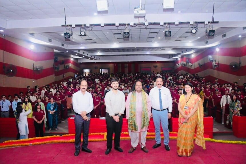 Humorous poetry recitation by Shambhu Shekhar at ITS Mohan Nagar Ghaziabad inspired students. IMAGE CREDIT TO ITS