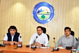 Town Vending Committee meeting: In the presence of the Municipal Commissioner, a plan was made to resolve pending and old issues. IMAGE CREDIT TO NAGAR NIGAM