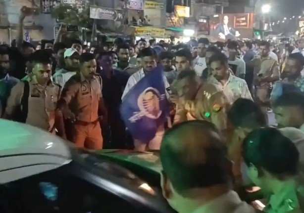 Attempt made to run over station in-charge during duty; video goes viral, ₹28,000 fine impose IMAGE CREDIT TO पुलिस