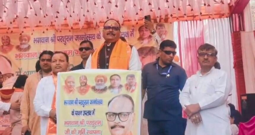 Uttar Pradesh Deputy Chief Ministers Brajesh Pathak and Keshav Prasad Maurya attended a Shri Ram Katha event held in Loni. IMAGE CREDIT TO REPORTER
