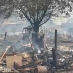 Around 200 slum dwellings in Kanawani were gutted in a fire and reduced to ashes. The Ghaziabad administration has stepped forward to provide assistance to the affected people. IMAGE CREDIT TO अग्निशमन विभाग
