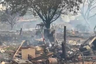 Around 200 slum dwellings in Kanawani were gutted in a fire and reduced to ashes. The Ghaziabad administration has stepped forward to provide assistance to the affected people. IMAGE CREDIT TO अग्निशमन विभाग