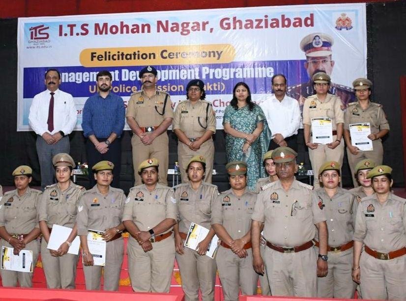 A felicitation ceremony for police personnel was organized under Mission Shakti under the leadership of Keshav Kumar Chaudhary. IMAGE CREDIT TO POLICE
