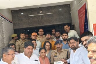 Viral video increases police troubles in custodial death case; police station surrounded under the banner of the International Jat Sansad. IMAGE CREDIT TO REPORTER
