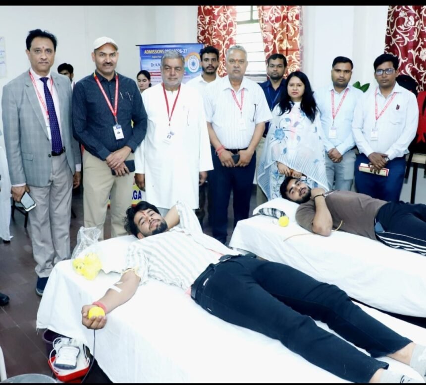 Blood donation camp organized in Modinagar, students participated enthusiastically. IMAGE CREDIT TO विश्वविद्यालय