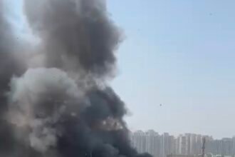 A fire broke out in the market at Crossing Gol Chakkar, and the fire department managed to bring it under control. IMAGE CREDIT TO दमकल विभाग