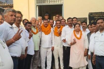 The Khatauli Tehsil Bar Association elections have concluded. Subhash Chand has been elected as President, and Satyaprakash Saini as General Secretary. IMAGE CREDIT TO REPORTER