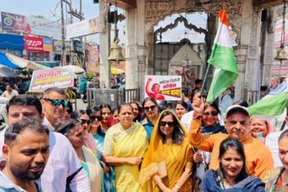 A huge crowd gathered in support of women’s dignity; a women’s march gave a new direction to the city’s politics. IMAGE CREDIT TO रिपोर्टर