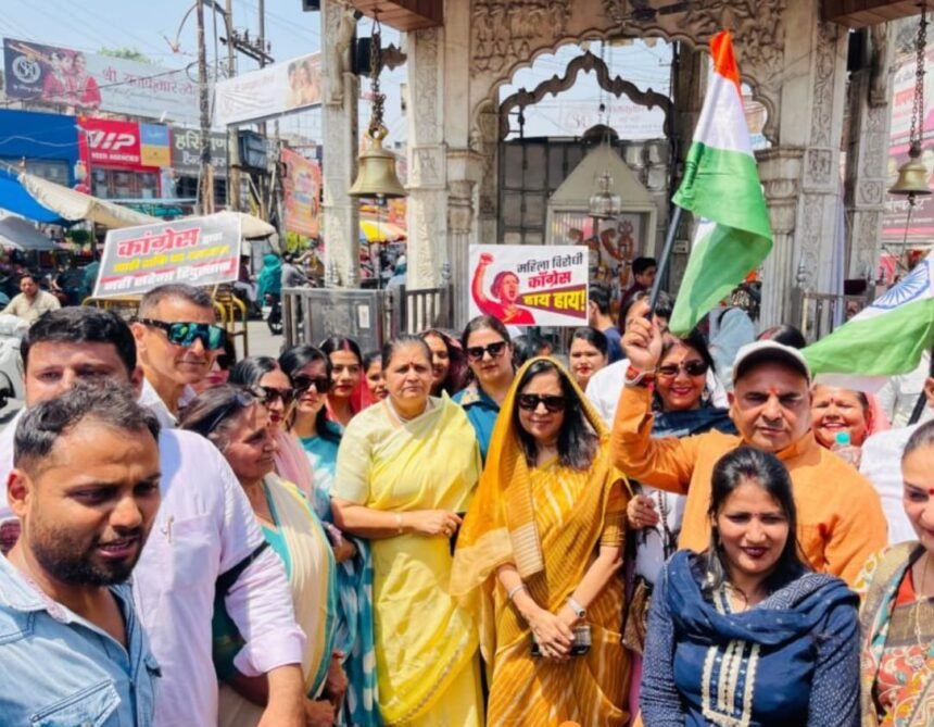A huge crowd gathered in support of women’s dignity; a women’s march gave a new direction to the city’s politics. IMAGE CREDIT TO रिपोर्टर