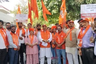 Uproar over Kharge’s statement: Vishwa Hindu Raksha Parishad protests and demands an apology. IMAGE CREDIT TO विश्व हिंदू परिषद