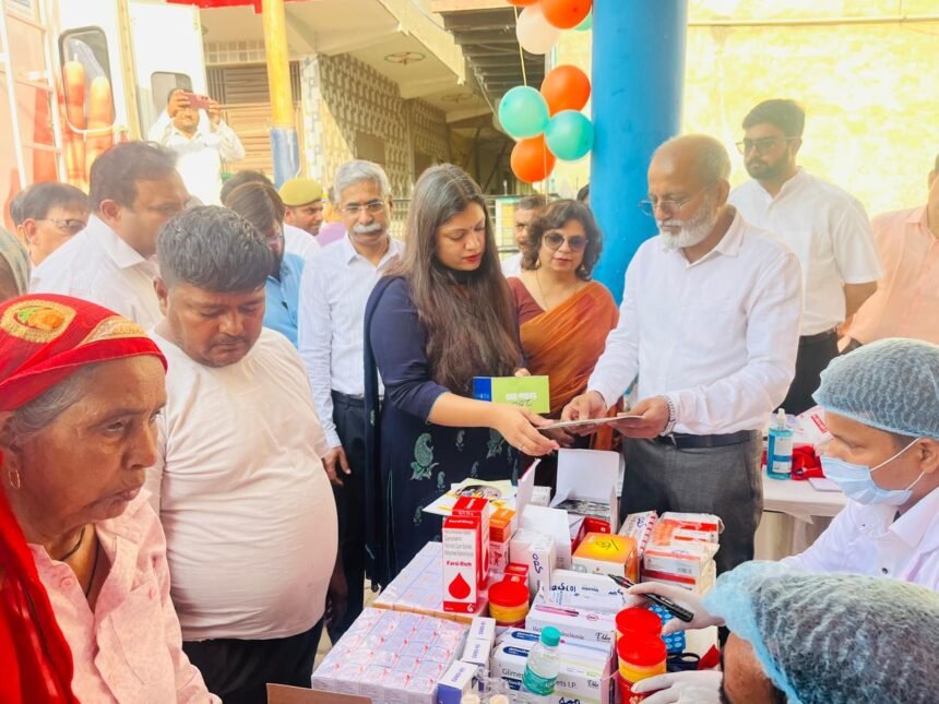 A major campaign for workers’ health: medical camps held at 25 locations, and a mega drive of 201 camps scheduled on May 1 IMAGE CREDIT TO सूचना विभाग