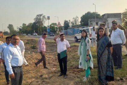 Preparations have intensified in Hapur for the inauguration of the Ganga Expressway; the program will be held at the Bhaina Sadarpur interchange. IMAGE CREDIT TO सूचना विभाग