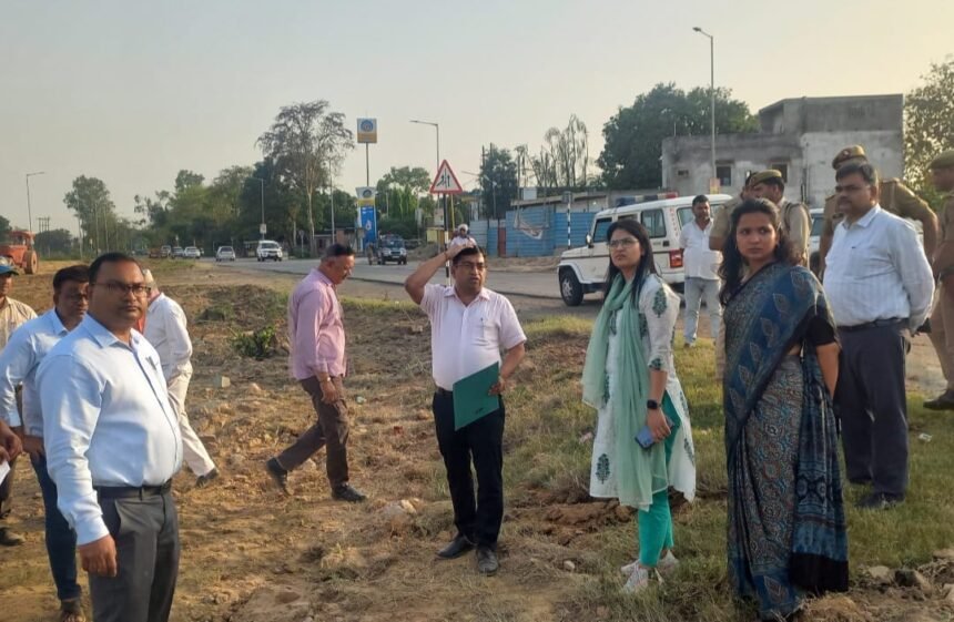 Preparations have intensified in Hapur for the inauguration of the Ganga Expressway; the program will be held at the Bhaina Sadarpur interchange. IMAGE CREDIT TO सूचना विभाग