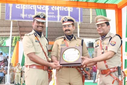 Passing-out parade: 582 new constables will serve the public; those who performed exceptionally well were honored by the Police Commissioner. IMAGE CREDIT TO POLICE