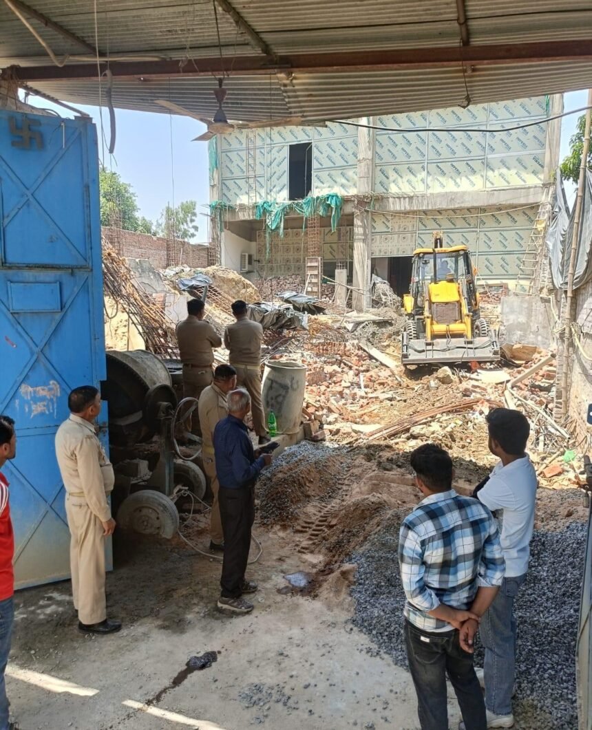 GDA strict action: Bulldozers were used against illegal colonies IMAGE CREDIT TO प्राधिकरण