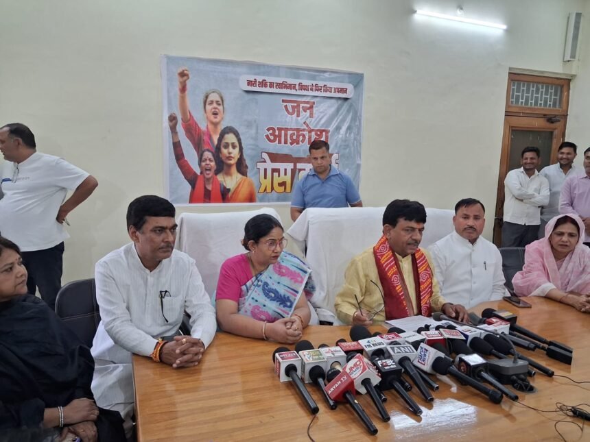 On “Nari Shakti Vandan,” in-charge minister Kapil Dev Aggarwal targeted the opposition. IMAGE CREDIT TO रिपोर्टर