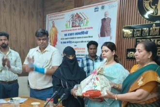 DM distributes ‘Vidur’ brand nutrition kits to malnourished children; praises initiative of self-help groups. IMAGE CREDIT TO सूचना विभाग