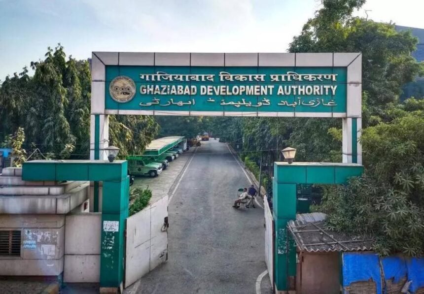 Major action by GDA: Illegal construction being carried out over 250 square meters in Rajapur demolished. IMAGE CREDIT TO प्राधिकरण फाइल फोटो