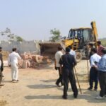 The Greater Noida Authority carried out a bulldozer action in Nanwa ka Rajpur and freed land worth ₹40 crore from encroachment. IMAGE CREDIT TO प्राधिकरण