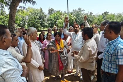 The mayor laid the foundation stone for development works worth ₹7 crore in the city. IMAGE CREDIT TO नगर निगम
