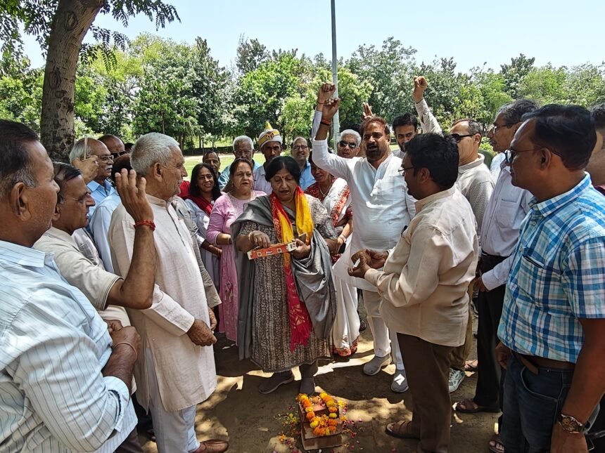 The mayor laid the foundation stone for development works worth ₹7 crore in the city. IMAGE CREDIT TO नगर निगम