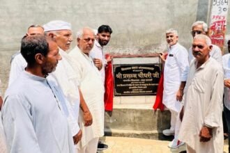 MLA Prasann Chaudhary inaugurated the interlocking road construction work in Gram Kiwana. IMAGE CREDIT TO रिपोर्टर