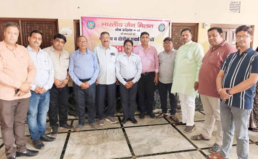It was decided to celebrate the 61st Foundation Day of the Bharatiya Jain Milan through service-oriented activities. IMAGE CREDIT TO रिपोर्टर
