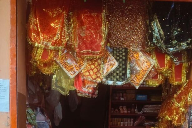 A huge crowd of devotees gathered at the Dudheshwar Nath Temple, with chants of “Har Har Mahadev” echoing late into Monday night. IMAGE CREDIT TO REPORTER