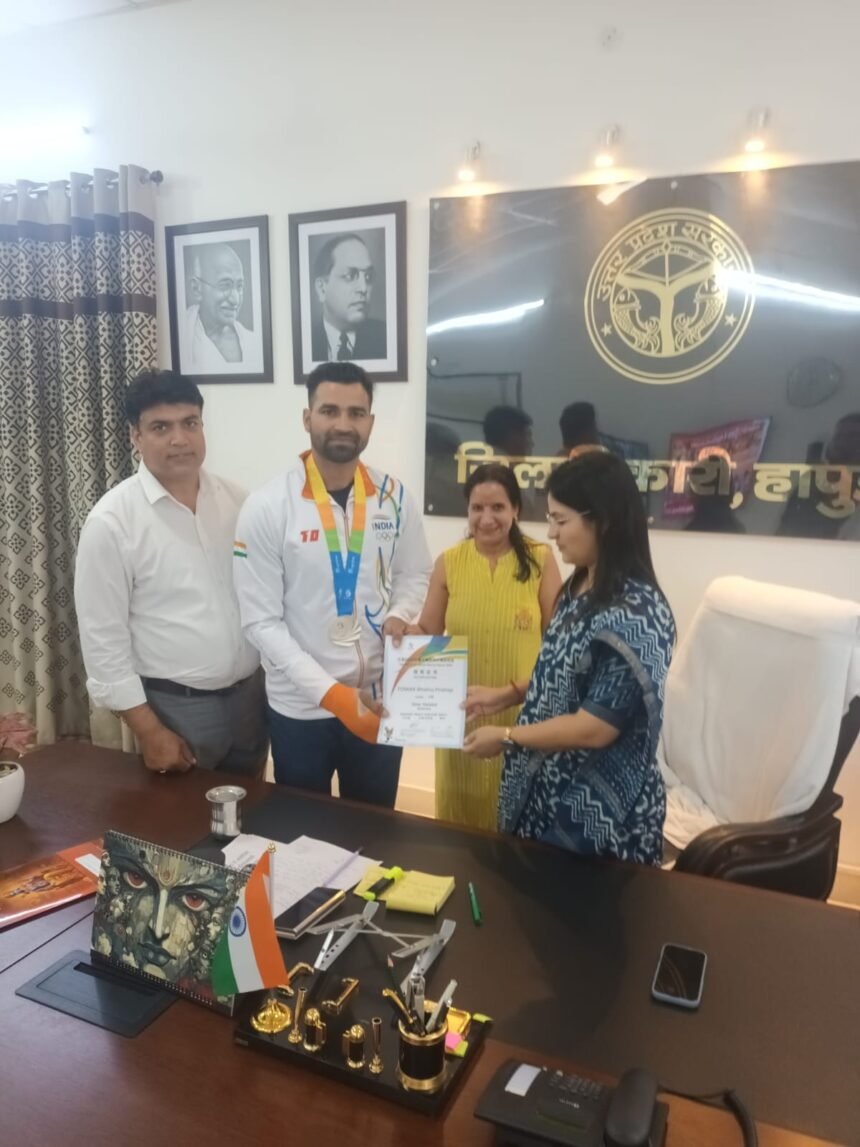 At the Asian Games, Bhanu Pratap Tomar won a silver medal, and he was later honored by the District Magistrate. IMAGE CREDIT TO सूचना विभाग